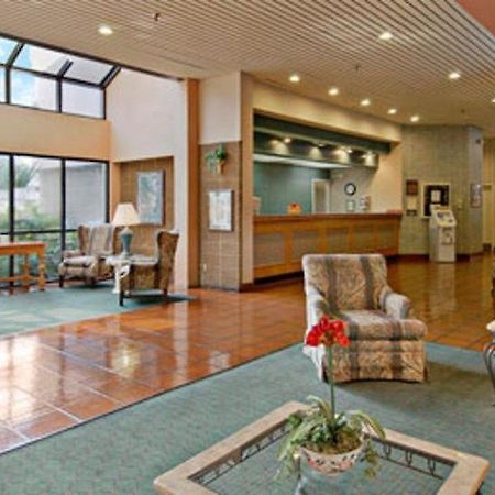 Ramada Columbia/Fort Jackson Area Інтер'єр фото